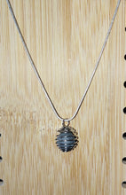 Charger l'image dans la galerie, collier a parfumer