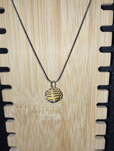 Charger l'image dans la galerie, collier a parfumer